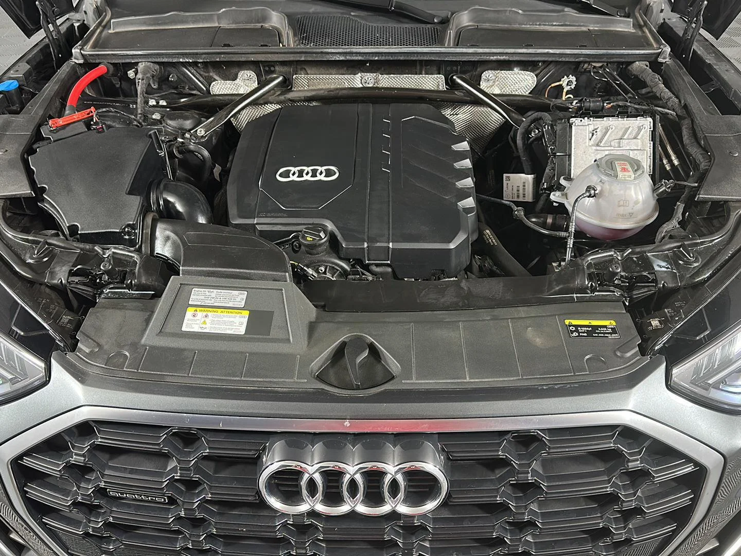 Used 2023 Daytona Gray Pearl Effect Audi S line Premium image 3