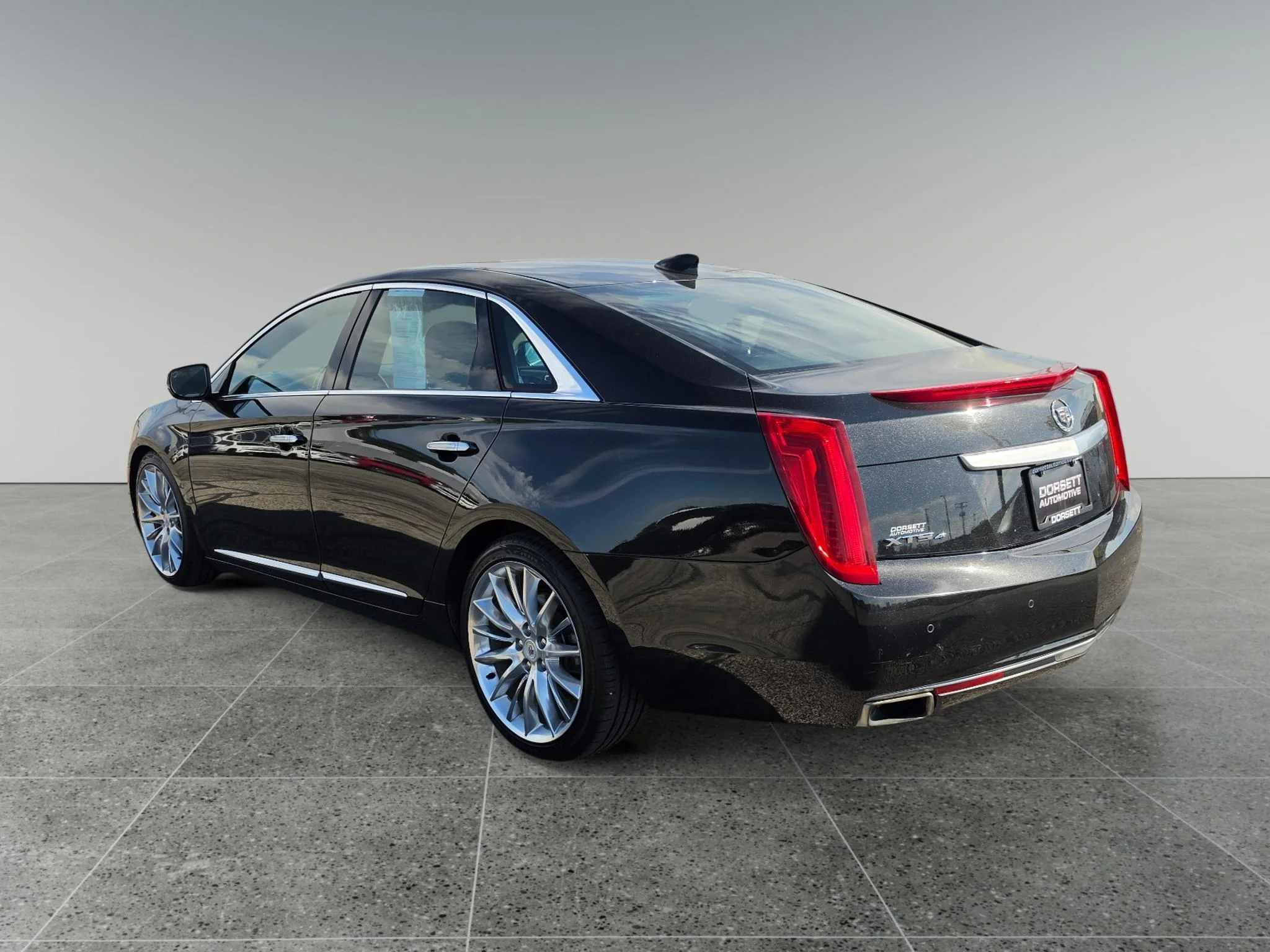Used 2015 Black Diamond Tricoat Cadillac Platinum image 4