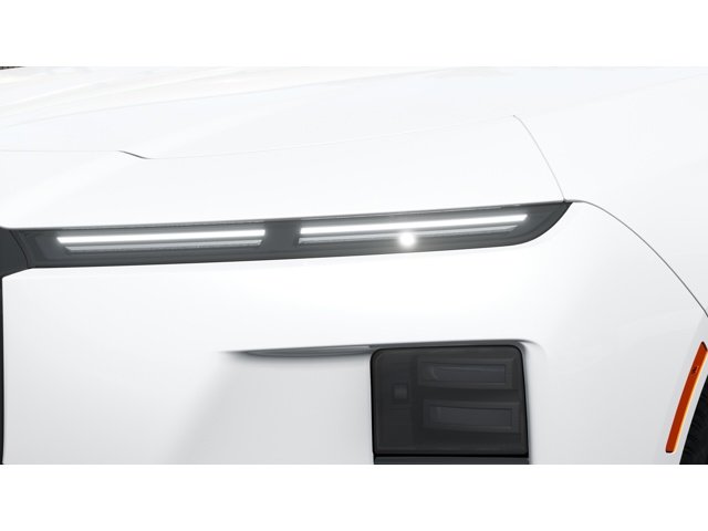 New 2027 Mineral White Metallic BMW i7 image 6
