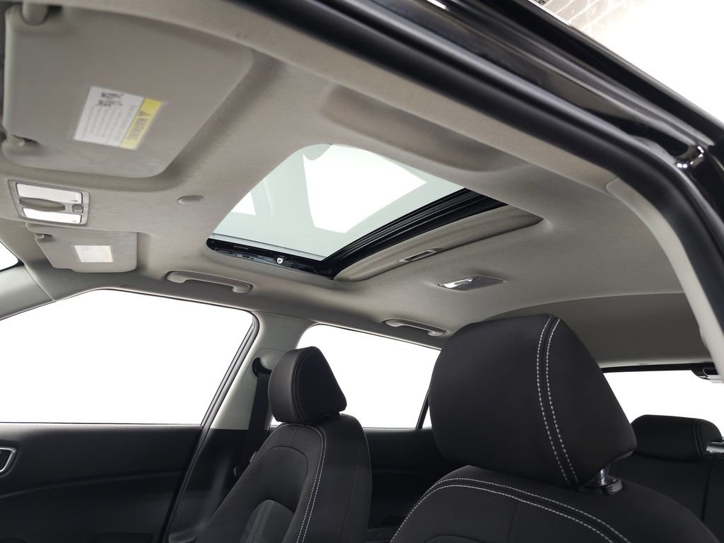 Certified Used 2022 Black Noir Pearl Hyundai SEL image 17