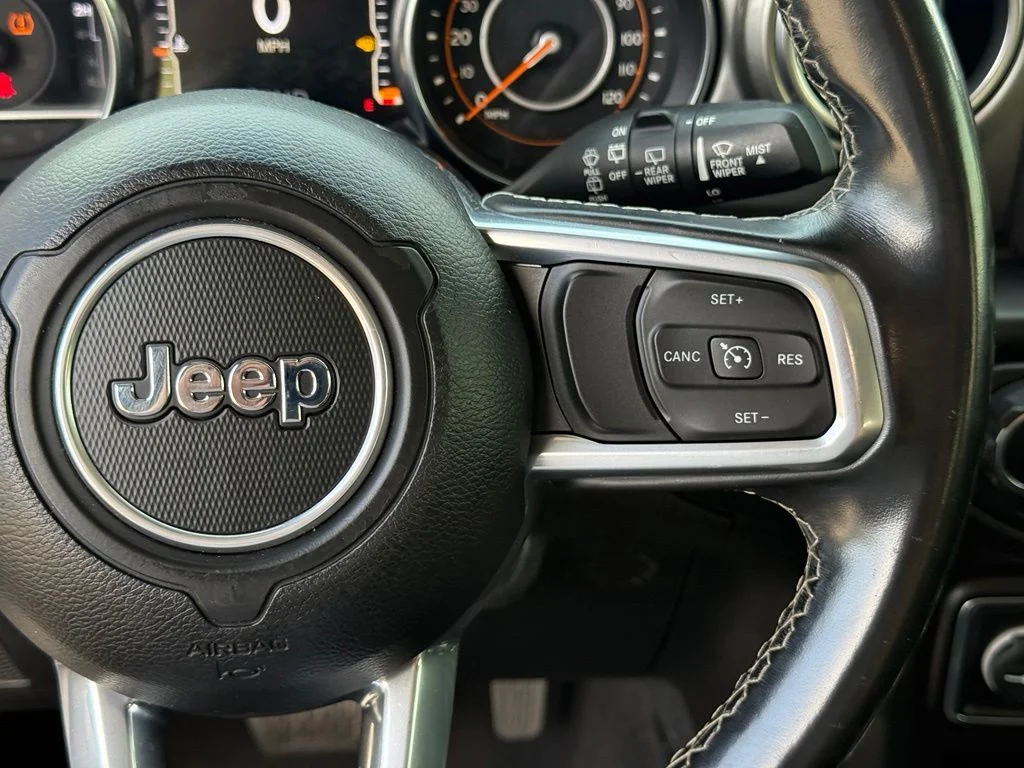 Used 2020 Silver Jeep Unlimited Sahara image 16