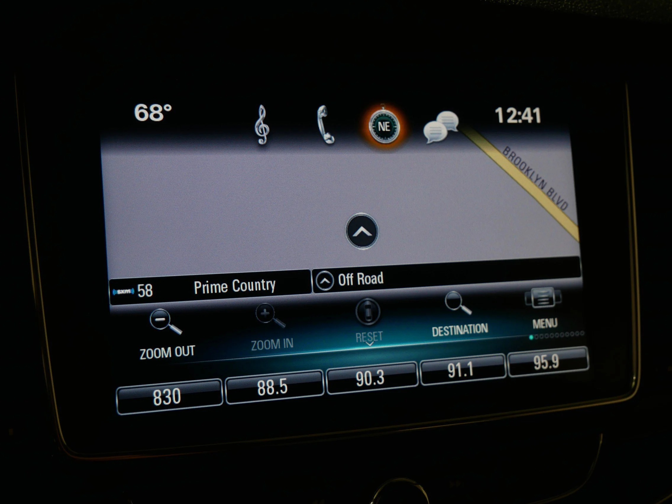Used 2018 Ebony Twilight Metallic Buick Essence image 30