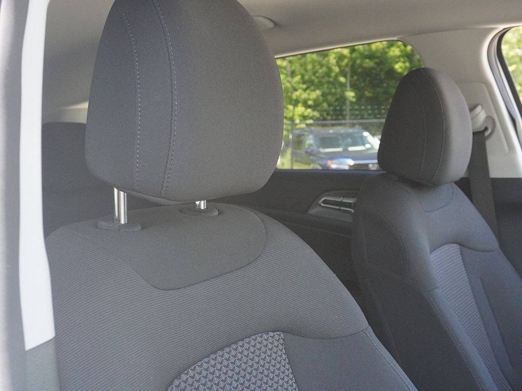 Used 2024 White Kia LX image 29