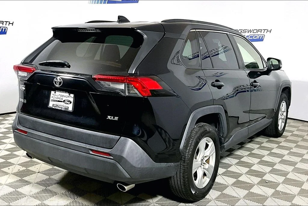 Certified Used 2019 Midnight Black Metallic Toyota XLE image 9