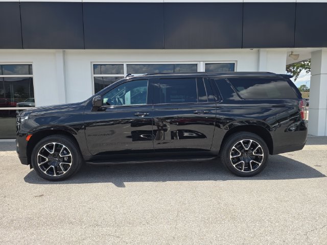 2024 Chevrolet Suburban RST - Photo 4