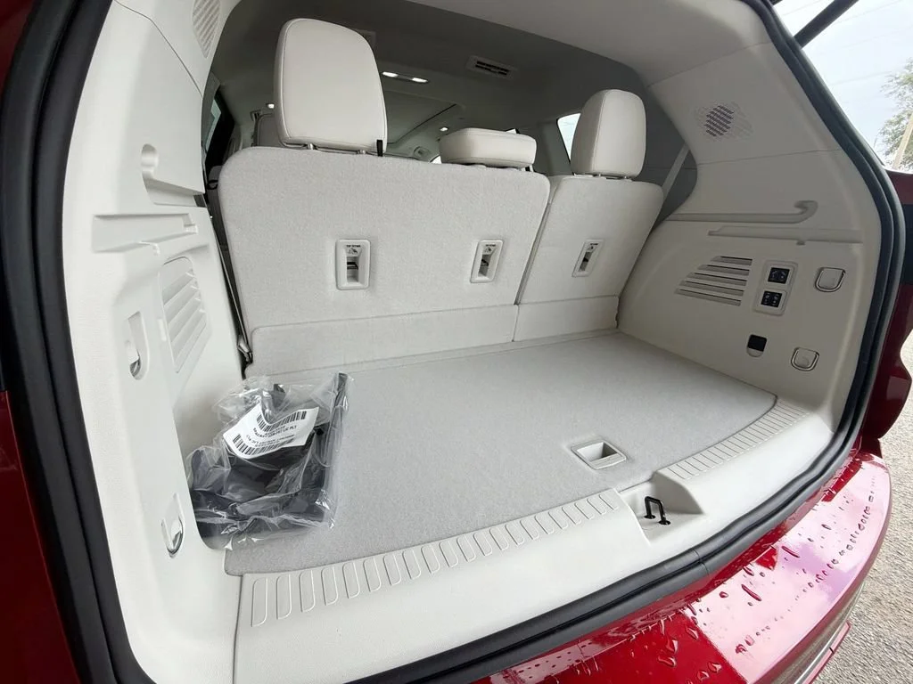 New 2026 Cherry Red Tintcoat Buick Avenir image 32