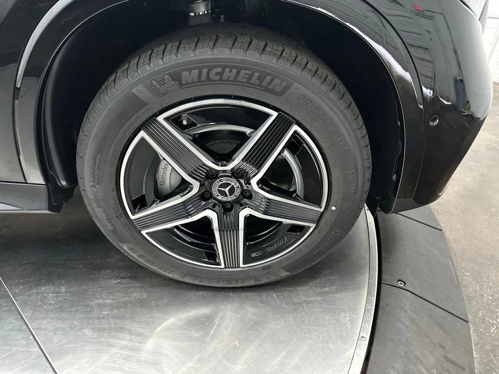 New 2026 Black Mercedes-Benz GLC 300 image 9