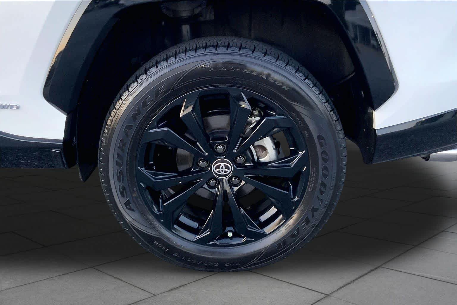Used 2023 Wind Chill Pearl/Midnight Black Metallic Toyota Hybrid XSE image 11