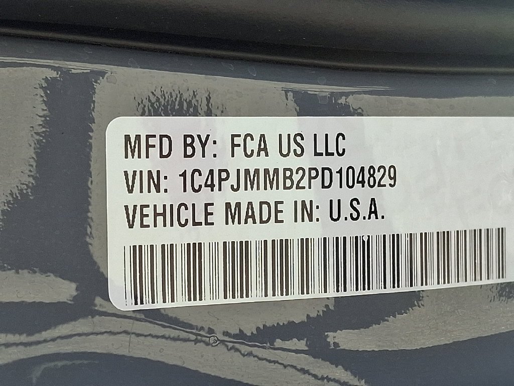 Used 2023 Gray Jeep Altitude image 27