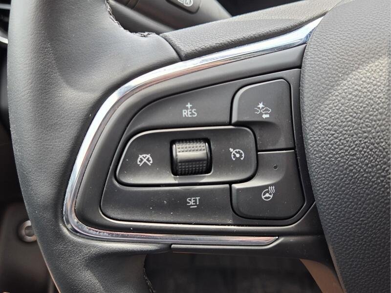Used 2025 White Frost BUICK FWD 4DR AVENIR image 32