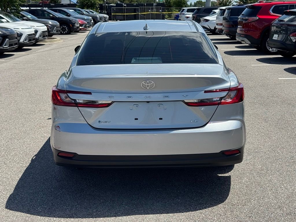 2025 Toyota Camry LE - Photo 9
