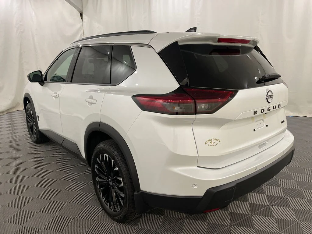 New 2026 Everest White Pearl TriCoat Nissan Dark Armor™ image 9