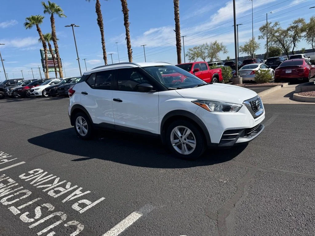 Used 2018 White Nissan S image 6