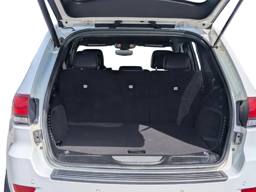 Used 2020 White Jeep Altitude image 10