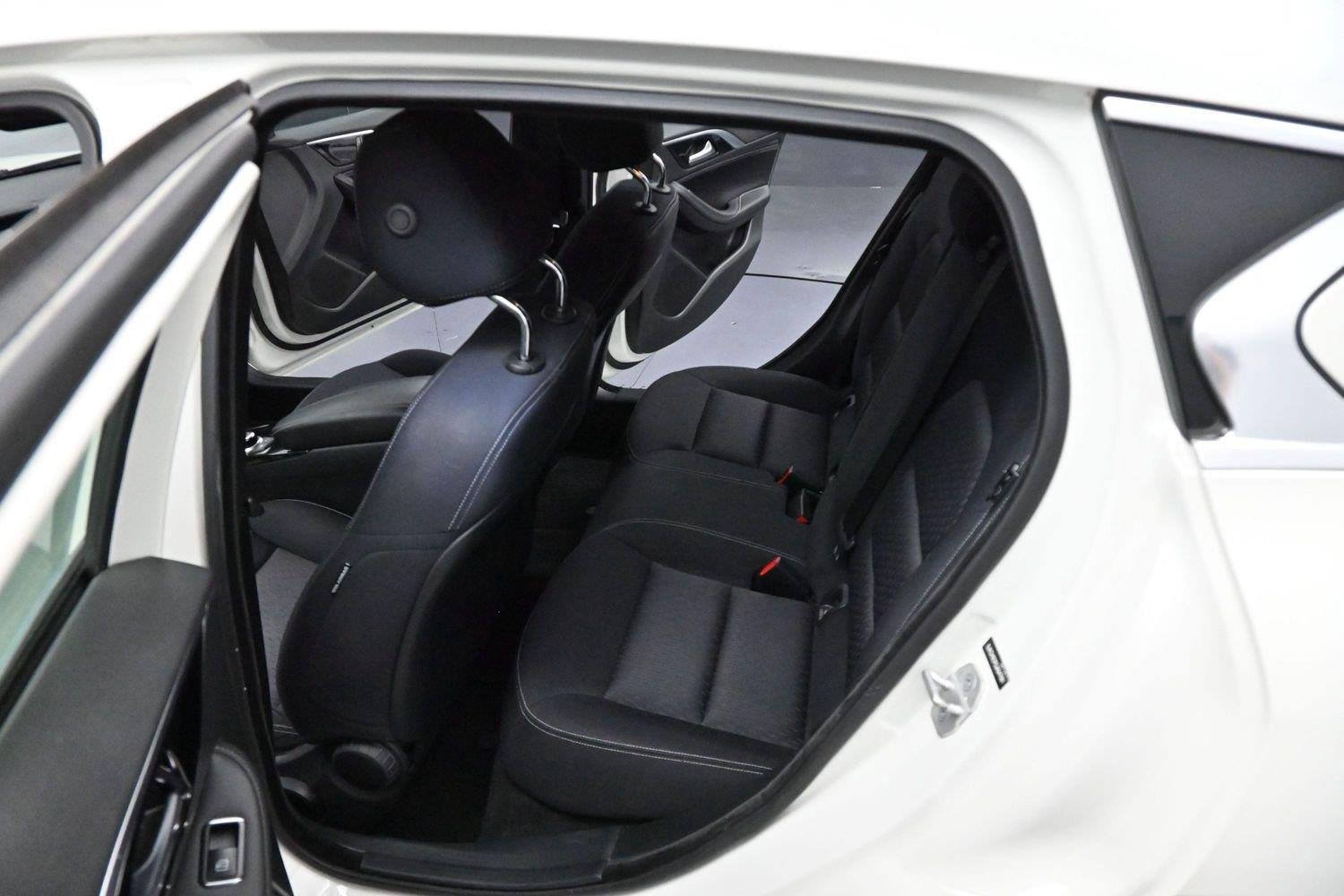 Used 2018 Majestic White INFINITI Base image 27