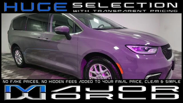 2023 Chrysler Pacifica Touring L's photo