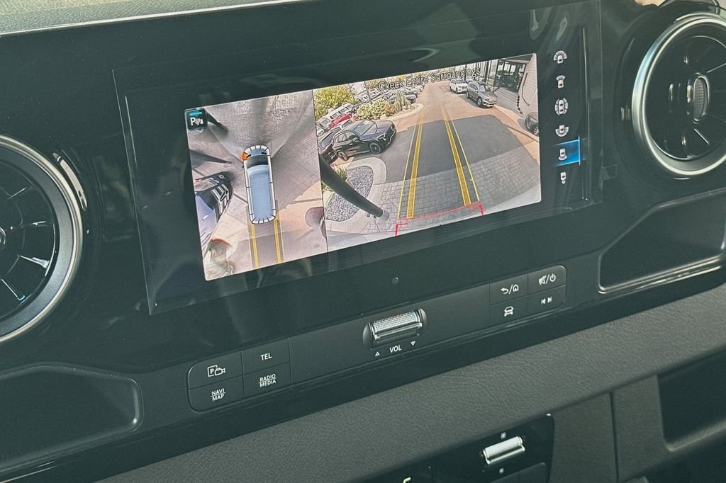 Used 2024  Mercedes-Benz Cargo 170 WB image 19