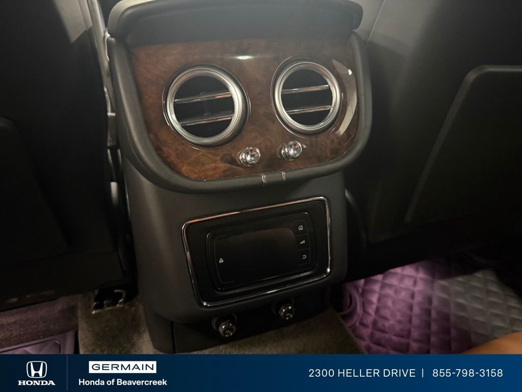 Used 2018 Porcelain Metallic Bentley W12 image 33