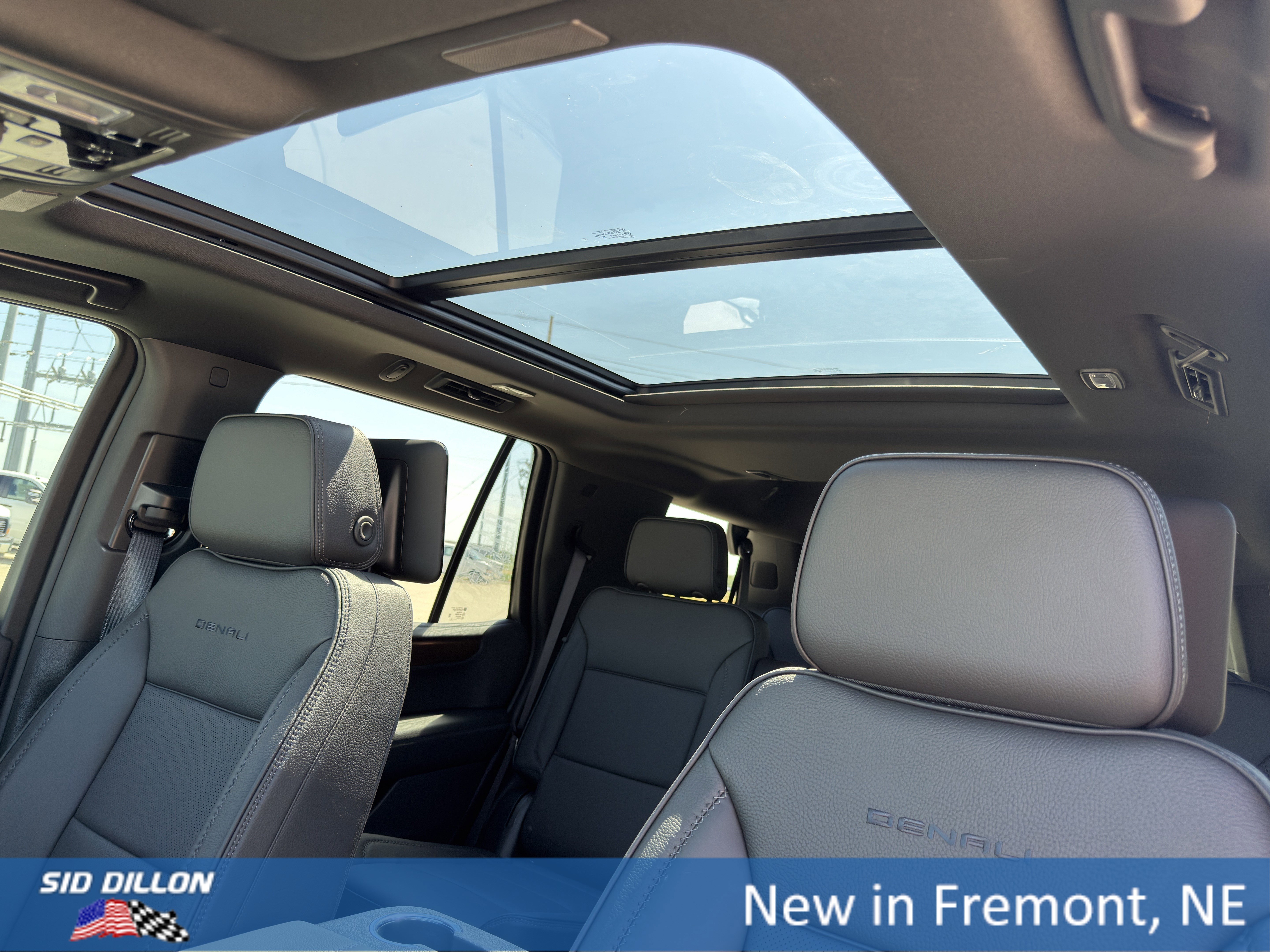 2026 GMC Yukon Denali - Photo 18