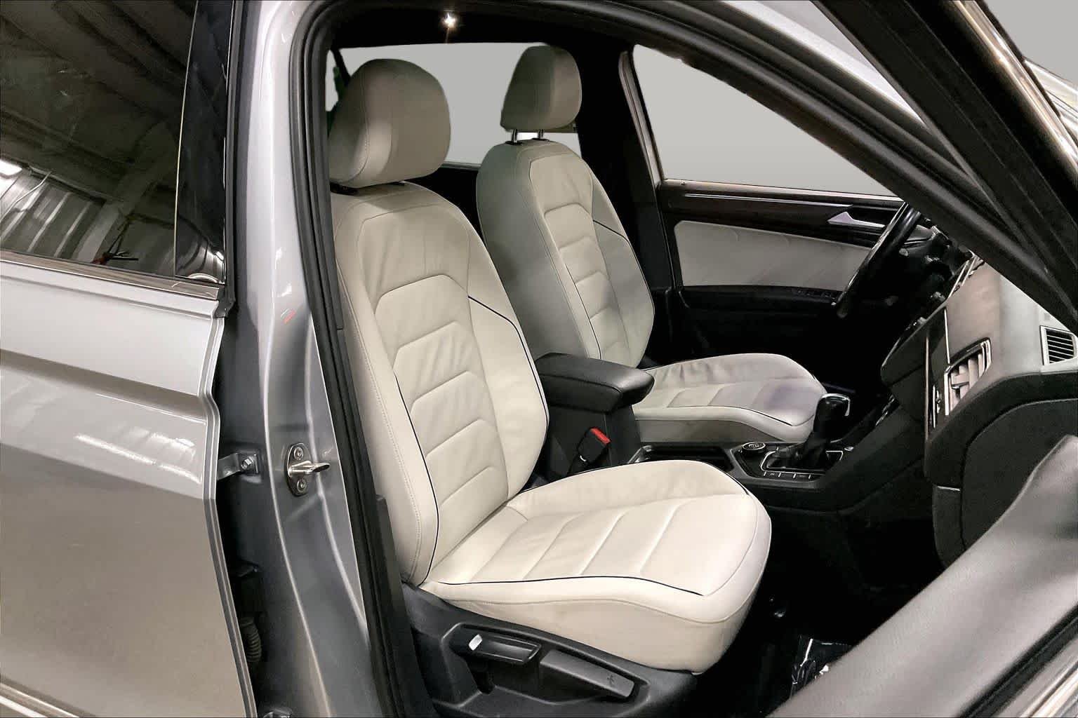 Used 2020 Pyrite Silver Metallic Volkswagen SEL Premium R-Line image 9