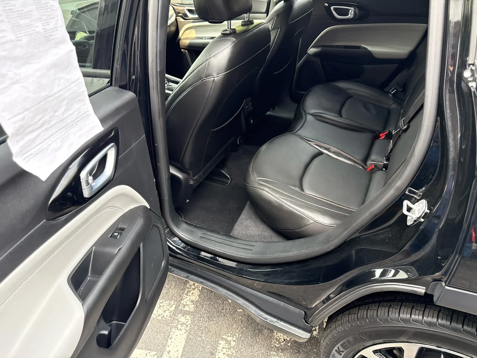 Used 2023 Diamond Black Crystal Pearlcoat Jeep Limited image 19