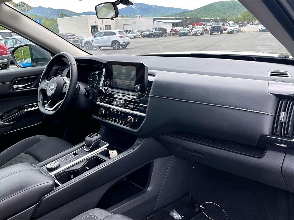 Used 2022 Gun Metallic Nissan SV image 14