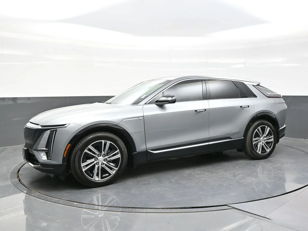 Used 2024 Silver Cadillac Luxury image 3