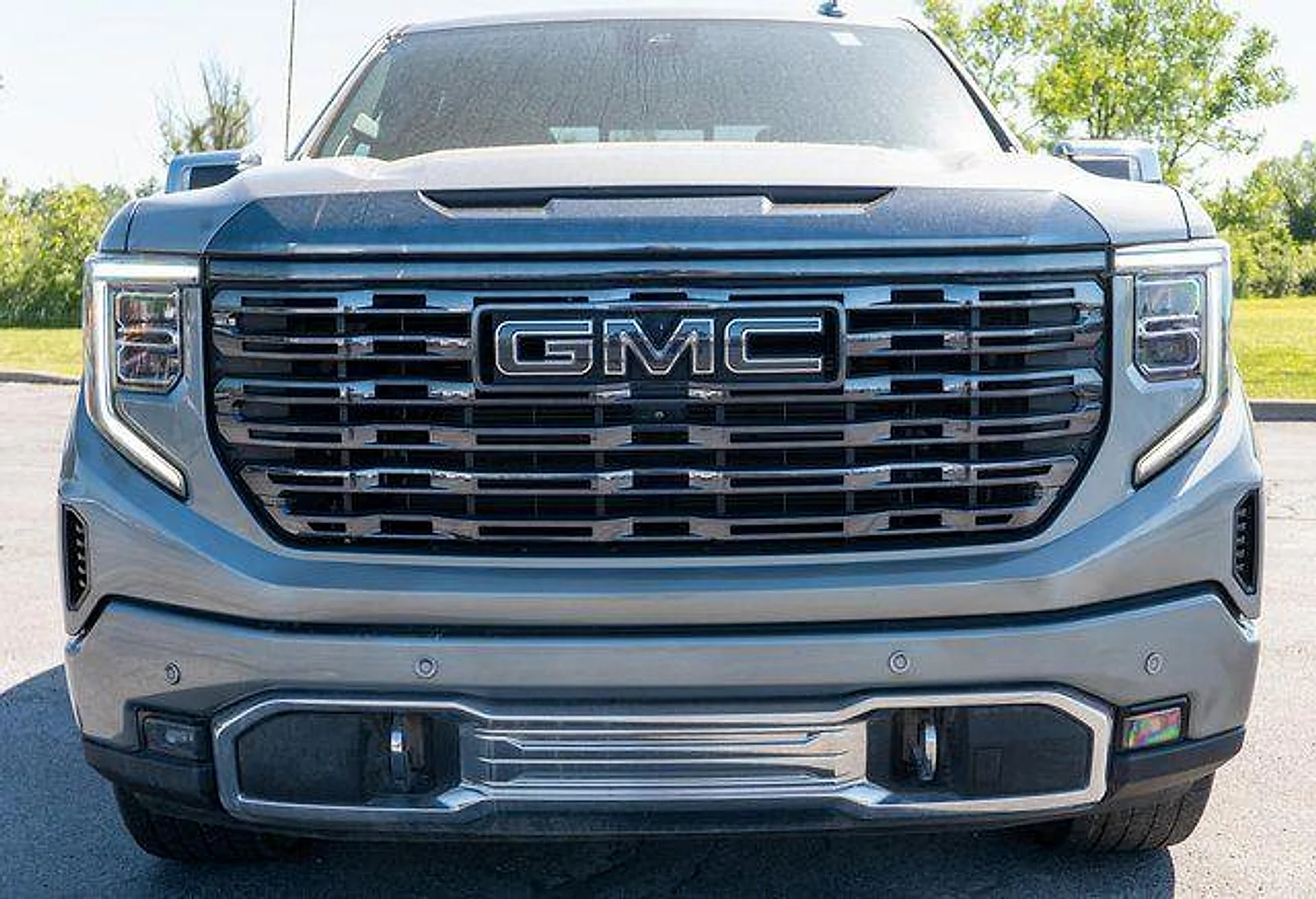 Used 2023  GMC Denali Ultimate image 3