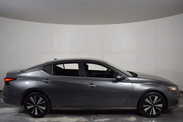 Used 2022 Gray Nissan 2.5 SV image 11