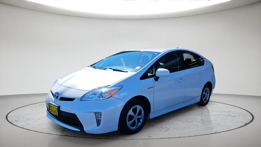 Used 2015 White Toyota Three image 7
