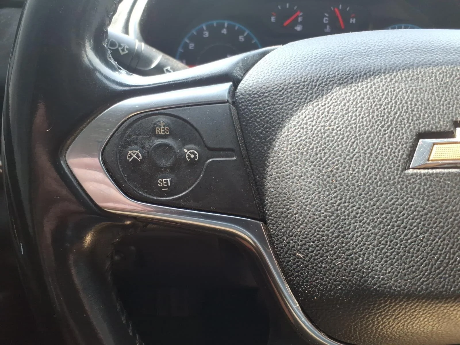 Used 2020 GRAPHITE METALLIC Chevrolet LT Cloth image 22