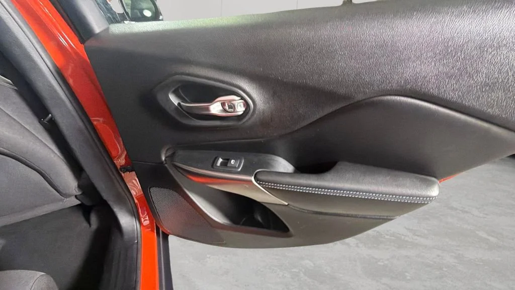 Used 2021 Orange Jeep Latitude FWD image 31