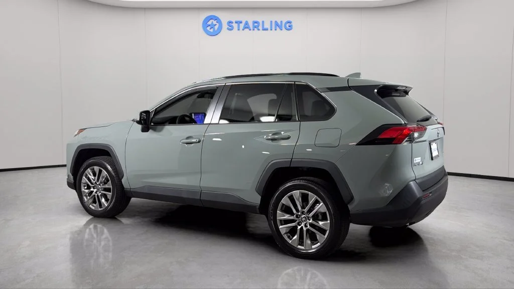 Used 2023  Toyota XLE Premium image 4