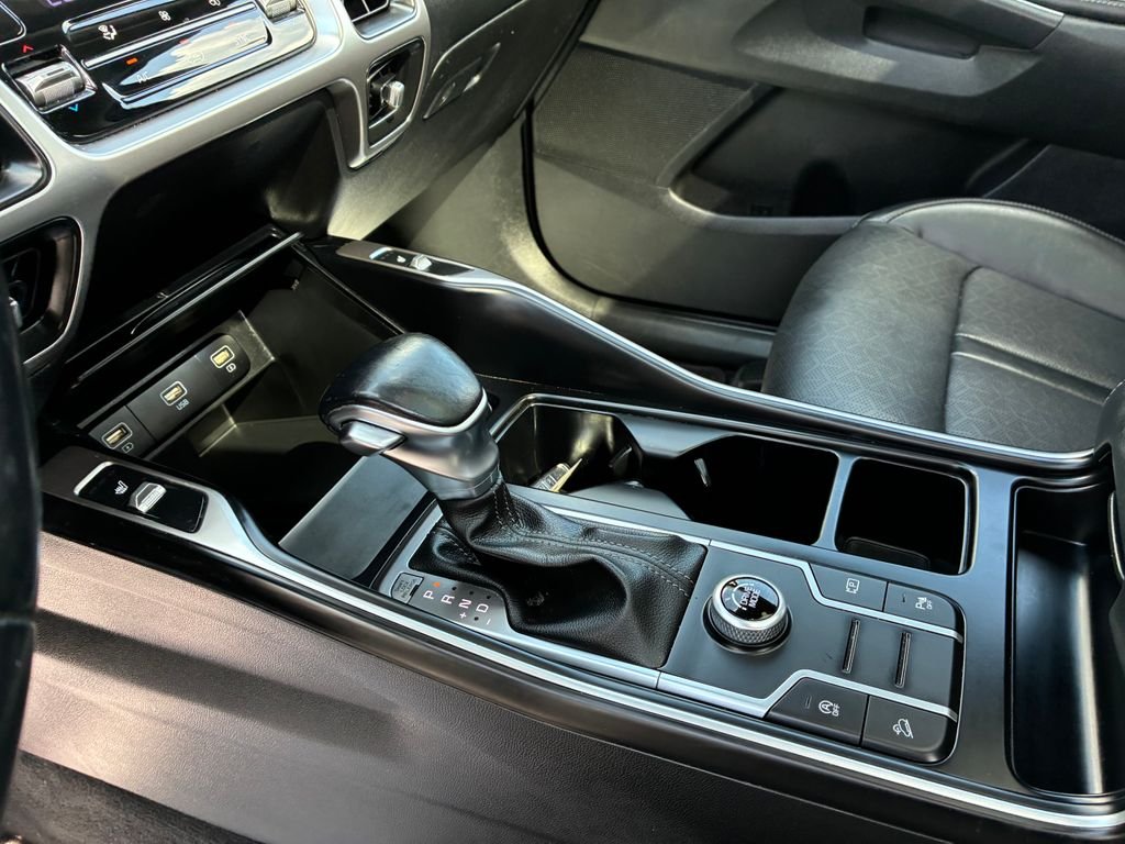 Used 2021 Black Kia S image 16