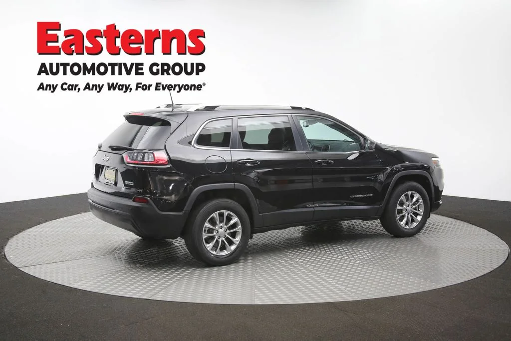 Used 2021 Black Jeep Latitude Plus image 42
