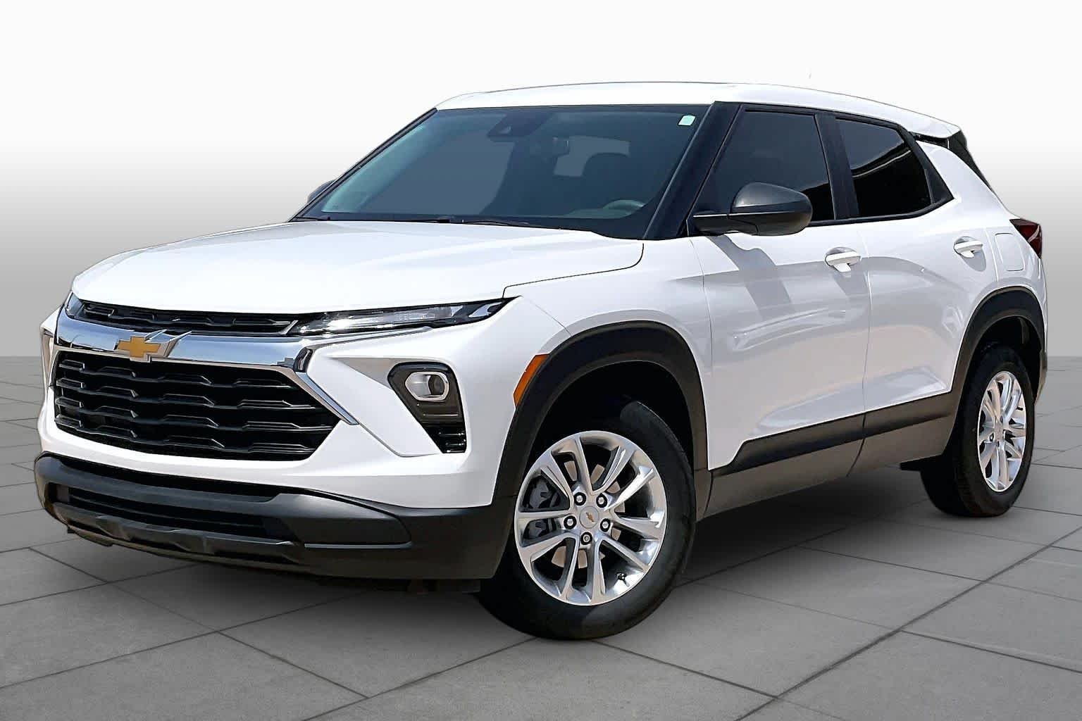 Used 2025 Summit White Chevrolet LS image 2