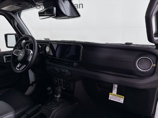 New 2026 Bright White Clear-Coat Exterior Paint Jeep Sahara image 28