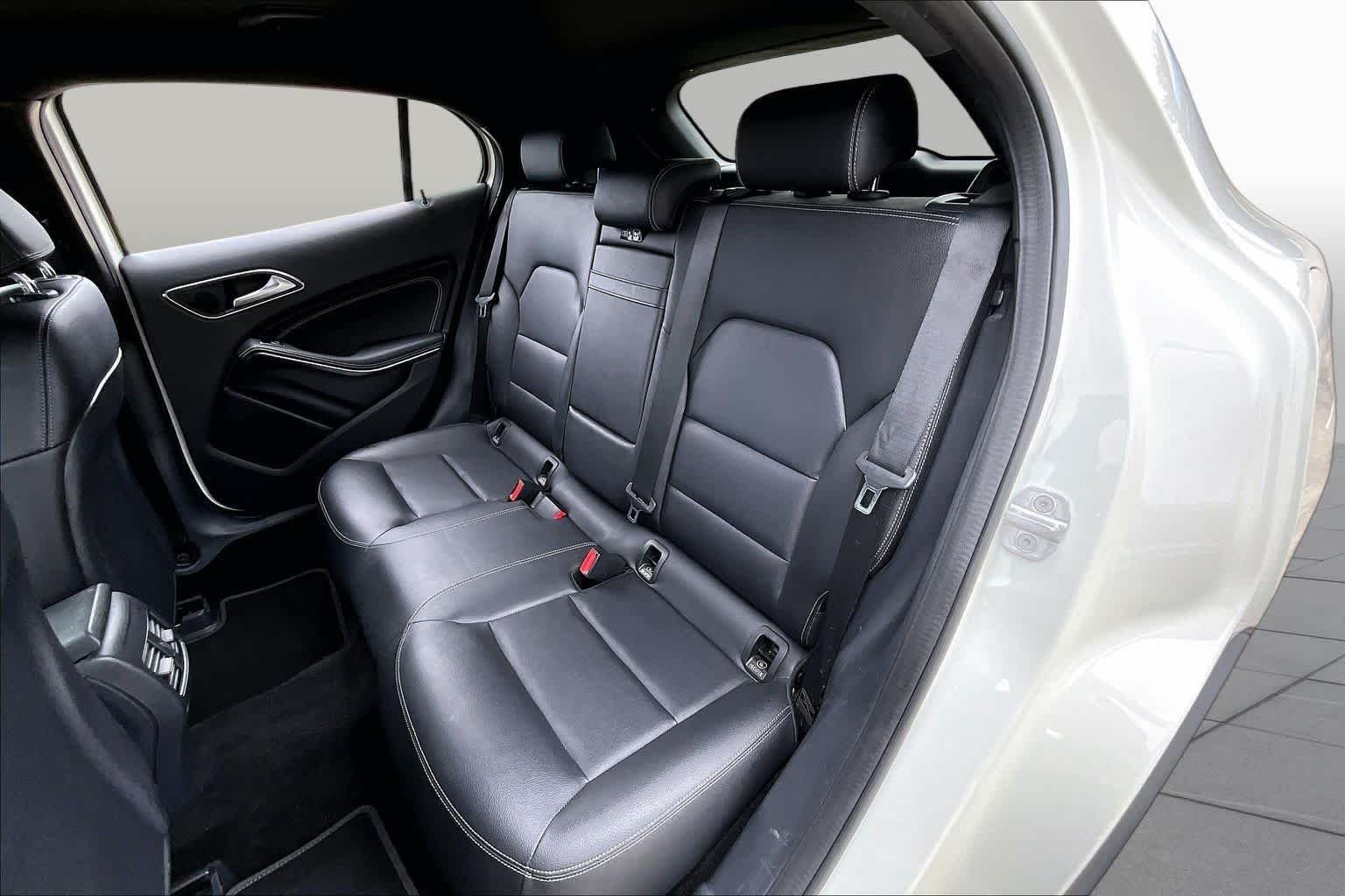 Used 2017 Cirrus White Mercedes-Benz GLA 250 image 20