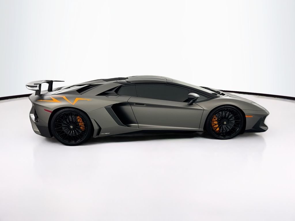 Used 2017  Lamborghini  image 36