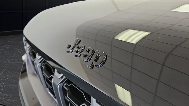 New 2026 Diamond Black Crystal Pearl-Coat Exterior Paint Jeep Altitude image 41