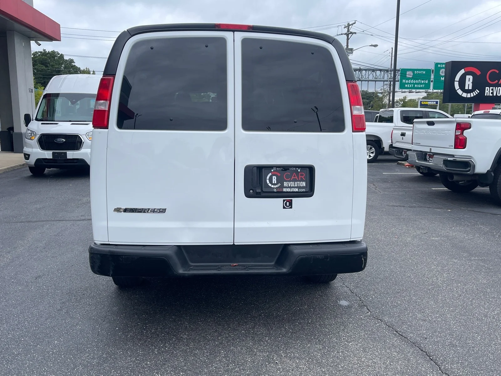 2023 Chevrolet Express Passenger LS - Photo 6