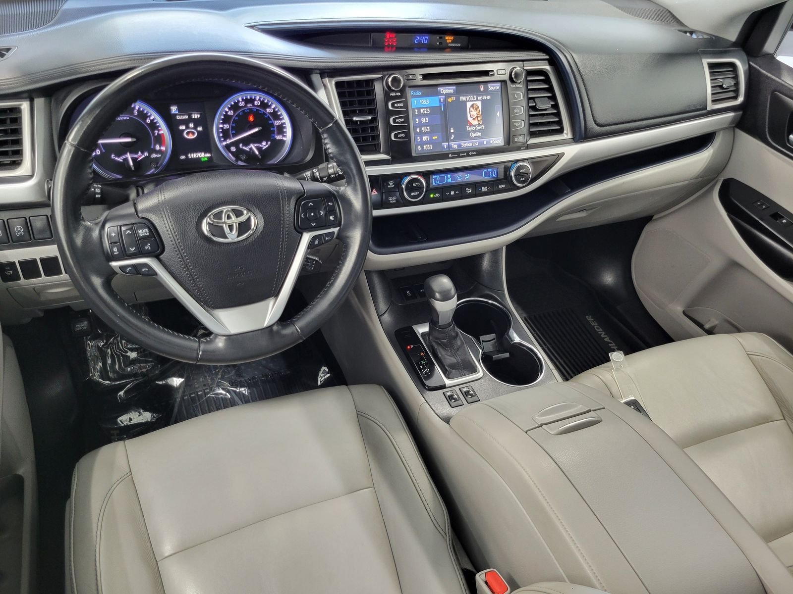 Used 2017 Silver Toyota XLE image 26