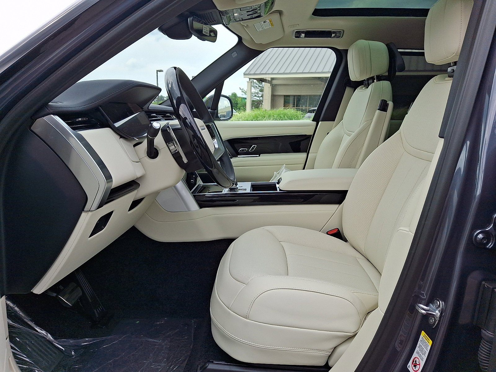 New 2026 Varesine Blue Land Rover SE image 10