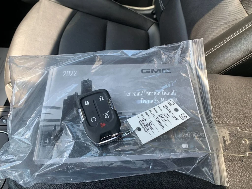 Used 2022  GMC SLT image 9