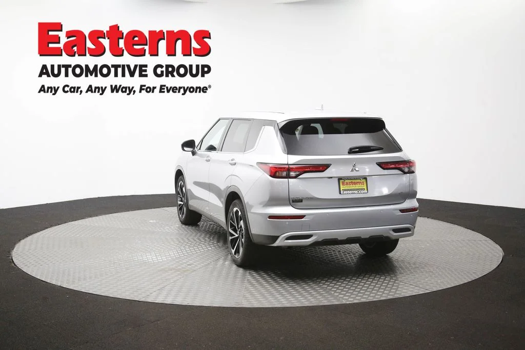 Used 2024 Silver Mitsubishi SE image 66
