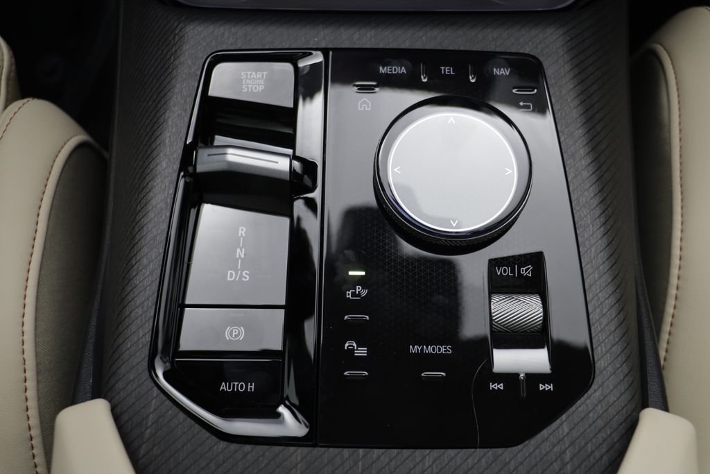 New 2026 Mineral White Metallic BMW 30 xDrive image 12