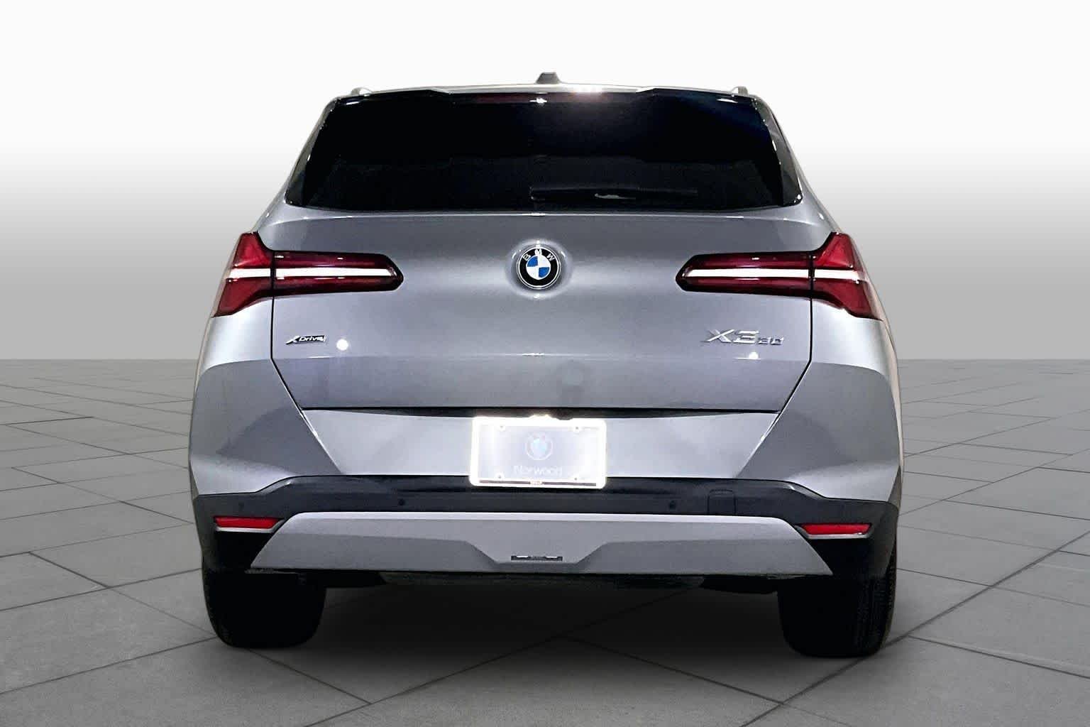Used 2026 Skyscraper Grey Metallic BMW 30 xDrive image 4