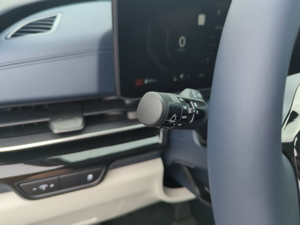 New 2026 Ceramic Silver Kia SX Prestige image 21