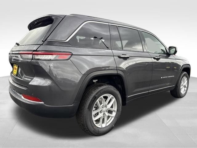 New 2026 Baltic Gray Metallic Clear-Coat Exterior Paint Jeep Laredo image 7
