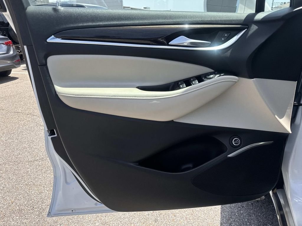 Used 2019 White Buick Essence image 19